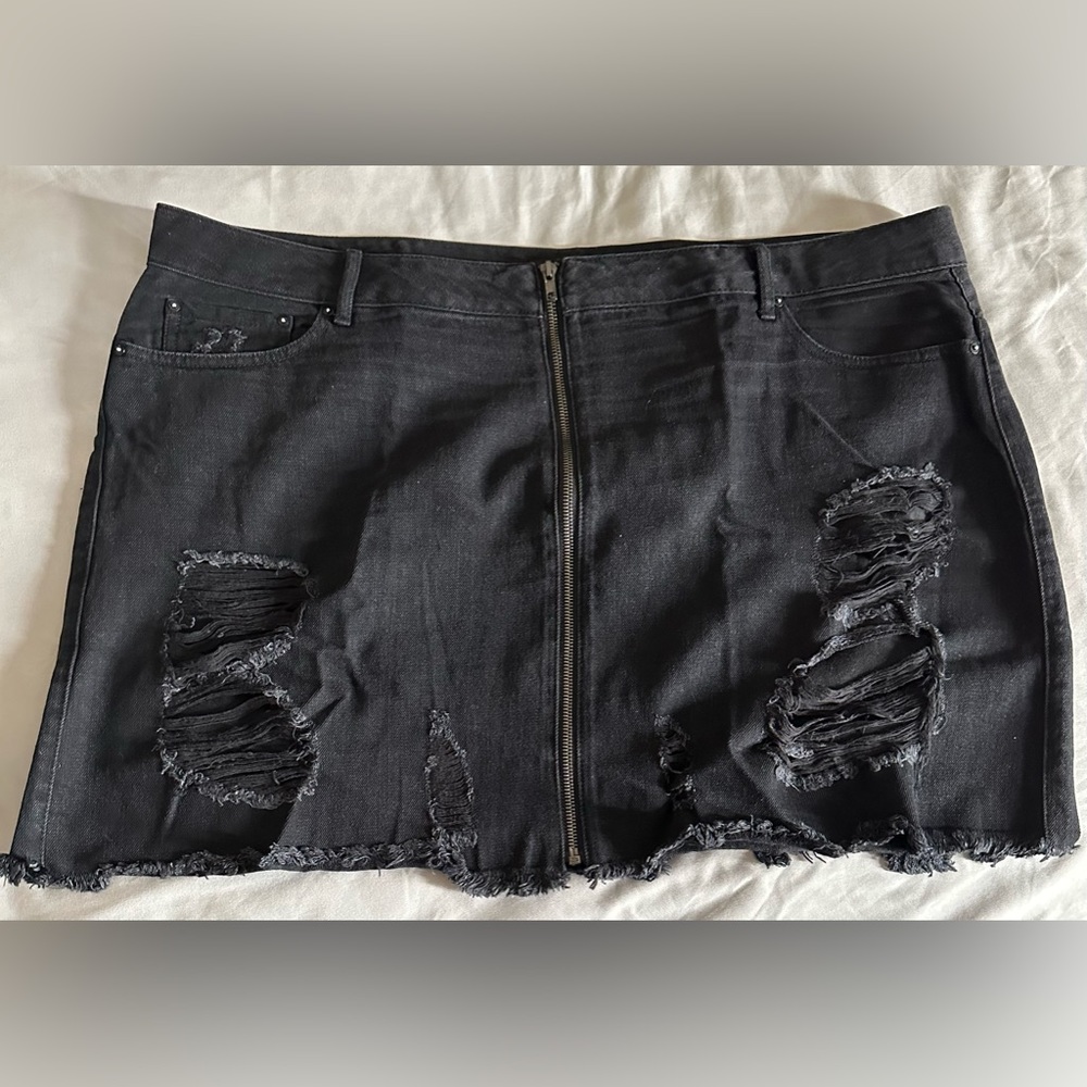 Forever 21 Plus Size Distressed Denim Skirt